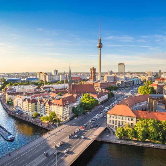 See offers to travel to Berlin