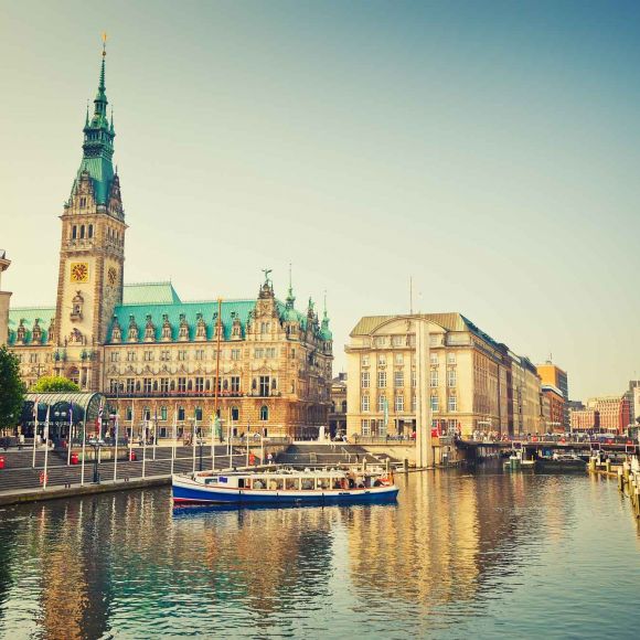 See offers to travel to Hamburg