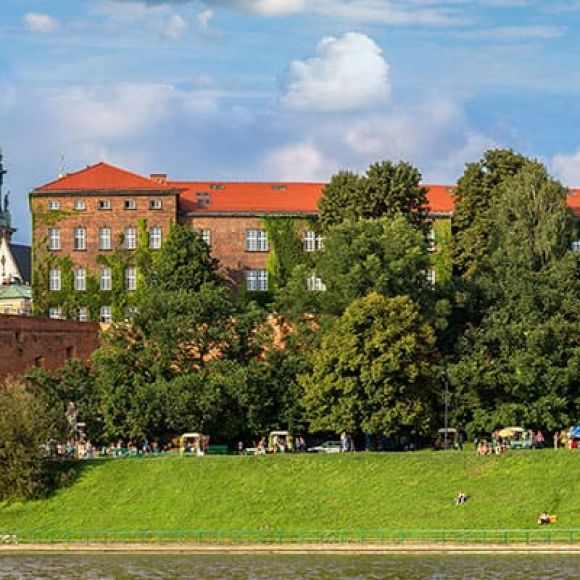See offers to travel to Krakow