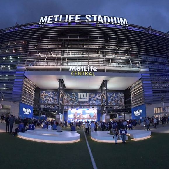 See offers to travel to NFL Week 11: Green Bay Packers @ New York Giants