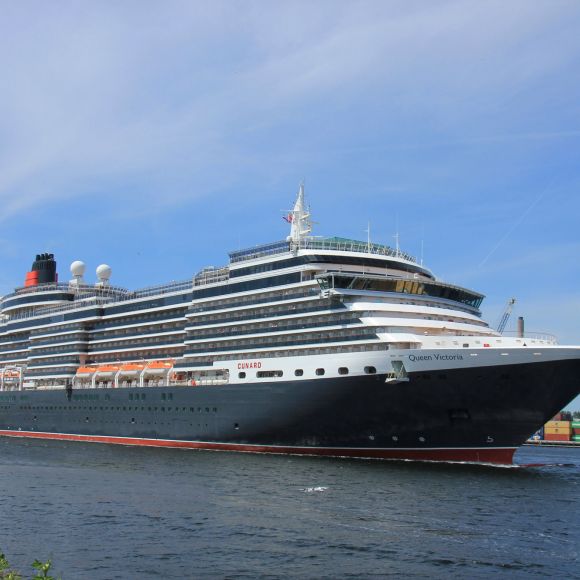 See offers to travel to Queen Victoria