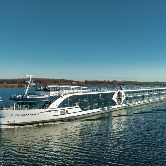 See offers to travel to MS Resplendence